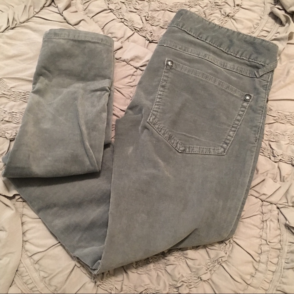Free People Grey Corduroy Skinnies • NWT • Size 27